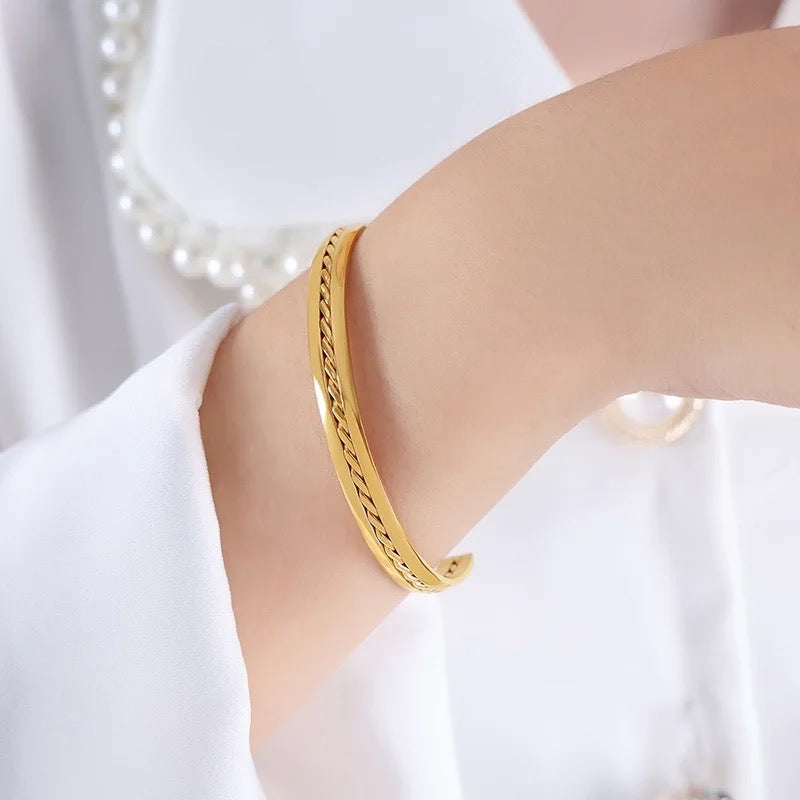 Twisted Gold Bangle